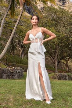 White Bustier Top Outfits, Sheer Bustier, White Bustier Top, Maxi Dress Satin, Modern Chic Wedding, Chic Wedding Dresses, Lulu Fashion, Satin Maxi, Satin Maxi Dress