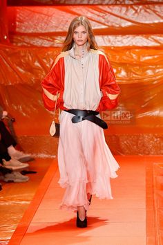 cute hairstyles summer 2024 2024 Runway, Ss 2024, Moda Paris, Skirt Trends, Louis Vuitton Fashion, Catherine Deneuve, Dinner Outfits, Brunch Outfit, Spring Summer 2024