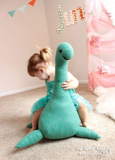 Diy Sy, Handmade Baby Toys, Diy Bebe, Loch Ness Monster, Costura Diy, Beginner Sewing Projects Easy, Baby Diy, Sewing Projects For Beginners