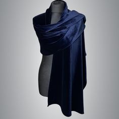 A very elegant velvet shawl for your wedding party or evening dress. Made of luxury bridal velvet. Color: navy blue ( other colors are available ) Size: 200 cm x 48 cm You can use it as a wrap, shawl or stola. WE have matching bags in our Etsy Shop! WE accept credit cards! Scarlet Scarab, Vestidos Color Vino, Velvet Shrug, Velvet Shawls, Bridesmaid Wrap, Organza Bridal, Prom Bag, Wedding Shrug, Shrug For Dresses