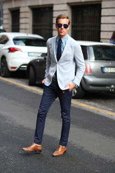 Dang orange shoes. Who told men this? Why did they listen? Otherwise a great Light Summer look. Cool sunglass lenses. Fashion Mode, Dandy