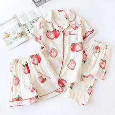 Casual Spring Bedtime Sets, Casual Bedtime Sets For Spring, Spring Sleepover Cotton Sets, Matching Spring Loungewear Sleepwear, Spring Matching Loungewear Sleepwear, Cute Cotton Sleepwear For Pajama Party, Spring Cotton Sleepwear For Pajama Party, Spring Cotton Sleepwear For Home, Cute Relaxed Fit Sleepwear Sets