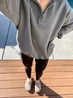 Boston Clogs And Leggings, Bostons And Leggings, Aritzia Sweatshirt Outfit, Birkenstock Boston And Leggings, Grey Fleece Outfit, Birkenstock Spring Outfit, Shearling Boston Birkenstock Outfit, Leggings And Birks Outfit, Lululemon Quarter Zip