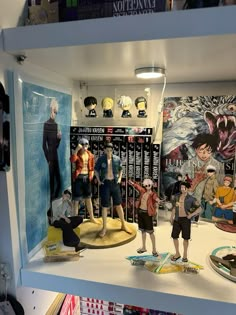 there are many mannequins on display in the store