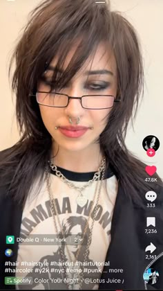 Emo Haircuts Short, Female Suit Aesthetic, Vkei Hairstyles, Vkei Haircut, Hair Clip Ideas, Emo Haircuts, Emo Hair, Hair Reference