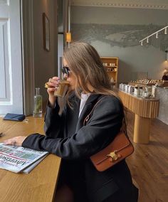 Photographie Portrait Inspiration, French Girls, Winter Fits, Mode Inspo, 가을 패션, Looks Style, Mode Inspiration, Outfits Casuales, Parisian Style