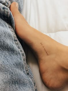 Tato Minimal, Tattoos Black Women, Tiny Tats, Hidden Tattoos, Tattoo Meanings, Cute Tiny Tattoos, Tiny Tattoo