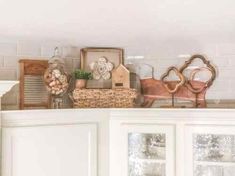 there are many items on top of the mantle in this kitchen, including knick knacks