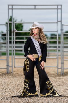 Rodeo Queens - Art of Aperture Rodeo Royalty Pictures, Rodeo Queen Photoshoot Ideas, Rodeo Queen Headshots, Rodeo Princess Outfit, Rodeo Queen Hair, Rodeo Queen Photoshoot, Cowgirl Outfits Rodeo, Cowgirl Editorial, Equine Studies