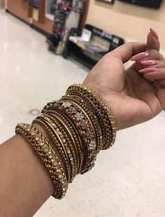 Desi Gold Bracelet, Gold Bracelets For Wedding And Diwali, Gold Plated Bracelets For Wedding And Diwali, Kundan Anklets For Wedding And Diwali, Pakistani Bangles Aesthetic, Jewellery Roll, Antique Gold Jewellery, Diy Nail Art Tutorial, Bangles Collection