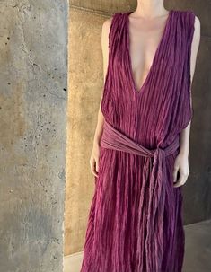 Elegant Flowy Purple Dress, Flowy Purple Elegant Dress, Elegant Long Sleeveless Dress For Beach, Chic Maxi Length V-neck Evening Dress, Vintage V-neck Evening Dress For Summer, Chic Summer V-neck Evening Dress, Sleeveless Purple Summer Gown, Purple Midi Dress For Evening, Summer Evening Dresses In Purple