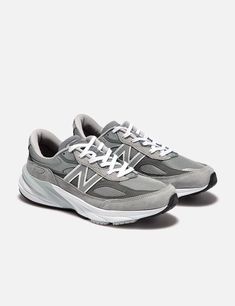 最后清货：不设退货或换货.货品详情:.New Balance.990V6.Round toe.Lace-up closure.Suede upper.Contrasting panelling design.Reflective accents.Side logo patch.ENCAP technology.Branded insole.Cushioned midsole.Rubber outsole.Color: Grey.材质：100% Suede Leather, 100% Textile; 100% Rubber.更多.运动鞋.及.鞋履.货品编号: 896479 New Balance Gray High-top Sneakers With Cushioned Footbed, Gray New Balance High-top Sneakers With Cushioned Footbed, Gray New Balance High-top Running Sneakers, Classic Gray Running Shoes With Medium Fit, Modern Gray Running Shoes With Branded Insole, New Balance Walking Shoes With Medium Fit, Classic Gray Breathable Sneakers, Panelling Design, New Balance Made In Usa