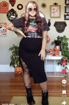 Rock Star Wife Style, Outfits With Long Sleeve Mesh Tops, Alt Outfit Ideas Midsize, Punk Outfits Midsize, Plussize Grunge Outfit, Plus Size Pop Punk Fashion, Alternative Brunch Outfit, Simple Edgy Outfits Plus Size, Plus Size 90s Outfits Party