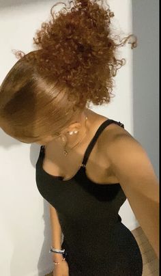 Curly Color, Basketball Hairstyles, Sleek Ponytail Hairstyles, Brown Hair Inspo, Curly Hair Videos, Quick Natural Hair Styles, Colored Curly Hair, Cute Box Braids Hairstyles, Curly Hair Styles Easy