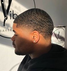 Wave Length Fade Black Men, Clean Taper Fade, Taper Fade Haircut Black, Black Boys Haircuts Fade, Black Hair Haircuts, Afro Hair Woman, Low Haircuts, Types Of Fade Haircut