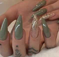 Acrylic Nails Stiletto, Long Almond Nails, Green Acrylic Nails, Summer Nail Art, Stiletto Nails Designs, Fall Acrylic Nails, Almond Acrylic Nails, Neon Nails, Nailed It