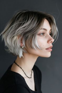 Graduation Hairstyles with Cap | Chic Ideas for Your Big Day (#103) Short Ombre Hair, Blonde Tips, Corte Bob, Short Grey Hair, Short Hair Color, Formal Hairstyles, Hairstyles Ideas, Grey Hair, Silver Hair