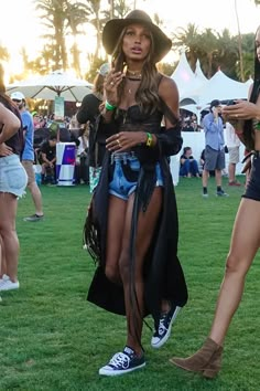 Mode Coachella, Coachella Inspired Outfits, Look Da Festival, Moda Coachella, Bonnaroo Outfits, Best Coachella Outfits, Country Music Festival Outfits, Cochella Outfits