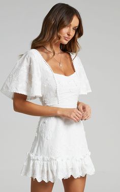 Confirmation Dresses, Grad Outfits, Cute White Dress, Angel Sleeves, Mini Robes, Square Neck Dress