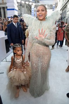 Beyoncé And Blue Ivy Coordinate On The 2016 VMA Red Carpet - MTV Nelly Furtado, Beyoncé Giselle Knowles, Beyonce And Jay Z, Beyonce Queen