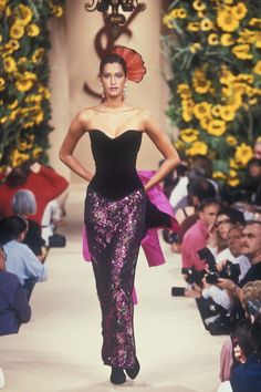 Yves Saint Laurent - Fall 1994 Couture Saint Laurent Couture, Yves Saint Laurent Haute Couture, Saint Laurent Haute Couture, Yves Saint Laurent Couture, Yasmeen Ghauri, Original Supermodels, Valentine Dress, 20th Century Fashion