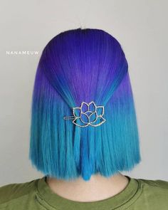 Two Tone Bob, Ombre Hair Purple, Bob Hairstyles For Round Face, Turquoise Hair, Bob Hairstyles For Thick, Wavy Bob Hairstyles, Bright Hair, Corte De Cabelo Masculino