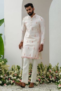 Kurta With Bell Bottoms, Manish Malhotra Menswear Kurta, Bellbottom Pants Outfits Men, White Kurta Pajama Men, Bellbottom Pants Outfits, White Kurta Men, Kurta Poses, Indian Menswear, Kurta Designs Men's