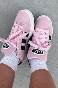 Adidas Campus Green, Adidas Campus 00s Pink, Campus 00s Pink, Adidas Campus Outfit, Adidas Campus 00s Outfit, Adidas Campus 00s Grey, Pink Adidas Shoes, Estilo Blair Waldorf