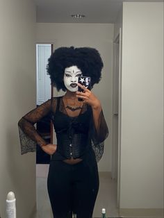 Gothic Black Women, Afro Goth Women, Goth Black Women, Alternative Eyeliner, Trad Goth Black Women, Trad Goth Makeup Black Women, Gothic Makeup On Black Women, 80s Alternative Fashion, Trad Goth Pride Makeup