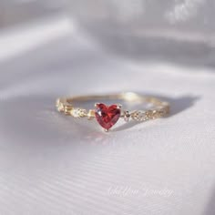 Rings Cute Aesthetic, Red Christmas Nails With Pearls, Small Heart Chest Tattoo Female, Wedding Jewelry Unique, Valentines Day Wedding Dress, Wedding Ring Color, Gold Ring Heart, Dainty Gold Rings Engagement, Cool Wedding Rings Unique