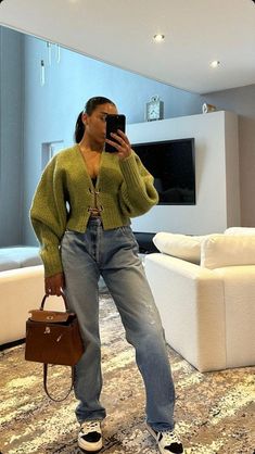 #ootd #FALLSZN  #wintervibes #winteroutfits #fall2k3outfits #falloutfitinspo #thatgirloutfitinspo #winteroutfit #outfitinspo #winterishere #fallsznoutfit #fallinspo #summeractivation #summeractive #summeroutfits #summer2k3 #blackgirlfashion #blackgirloutfits #blackgirloutfitinspo #outfitinspo #browncargos #ootd #trendingfits #baggyfits #blackgirlfashion #modestoutfits #streetwear #streetstyle #oversizedoutfits #sneakeroutfits #jordan4s #sweatshirtoutfits #baggywear #baggyoutfits #y2koutfits #y2kfits #y2kvibes #y2koutfitinspo #outfitinspo #streetwearinspo Casual Chique Outfits, Old Money Winter, Back To University, Old Money Fashion, Money Fashion, Mode Zara, Skandinavian Fashion, Look Expensive, Chique Outfits