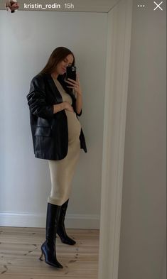 Classy Maternity Outfits, Maternity Jumpsuit Outfit, Classy Pregnancy Outfits, Winter Dressy Outfits, Chic Pregnancy Style, Pregnancy Fits, Winter Going Out Outfits