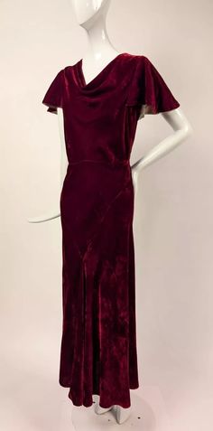 1930’S RUBY RED PLUSH SILK VELVET DRESS W FLUTTERING SLEEVES | eBay 60s Formal Dress, 40s Dresses, 40s Outfits, Silk Velvet Dress, Vintage 1930s Dress, Vampire Clothes, 40s Dress, 1930s Dress, Mystery Party