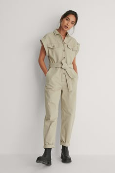 Safari Outfit Women, Khaki Jumpsuit, Safari Outfit, Safari Outfits, Tailored Jumpsuit, Jumpsuit Outfits, Black Pants Casual