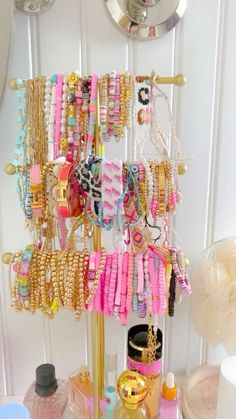 Preppy Jewelry Holder, Preppy Bracelet Ideas, Preppy Jewlery, Bracelet Stack Ideas, Preppy Pics, Preppy Accessories, Preppy Gifts, Preppy Inspiration, Preppy Bracelets