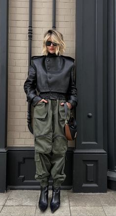 Streetstyle Outfit, Cooler Look, Looks Street Style, Trendy Fall, Cool Street Fashion, Leather Outfit, Inspiration Mode, Looks Style, Mode Inspiration