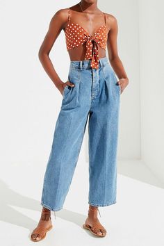 Pleated Jeans   Modelo com cintura plissada é o hit do momento Glasses Outfit, Urban Wear, Urban Outfits, Affordable Clothes, Looks Vintage, Spring Summer Fashion, Work Outfit