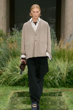 Boss Spring 2025 Ready-to-Wear https://www.vogue.com/fashion-shows/spring-2025-ready-to-wear/hugo-boss/slideshow/collection#48 Boss Runway, Collarless Shirt, Spring 2025, Elevated Style, Vogue Runway, Australian Fashion, Style Ideas, Hugo Boss, Fashion Show