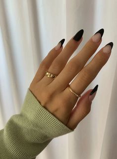 Edgy Nails, Minimal Nails, Simple Acrylic Nails, Almond Nails Designs, Almond Acrylic Nails, Nail Swag, Black Nail, White Nail, Acrylic Nails Coffin Short