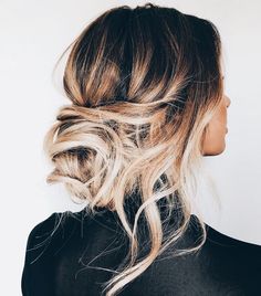 Messy Wedding Hair, Low Bun Hairstyles, Blow Dry Hair, Halo Hair Extensions, Peinados Recogidos, Halo Hair, Relaxed Hair, Smooth Hair