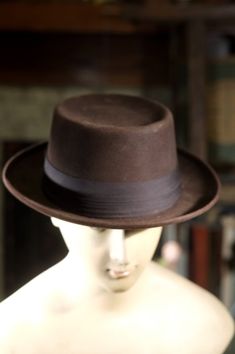 "Vintage Small Brown 60's or maybe 50's Champ Classic Pork Pie Fedora Hat. It is in Very Good Vintage condition. The Size is Small. It is about 20.5 to 21 inches measured from the inside (though it is hard to do that kind of measuring). The hat is Felt-in fact Champ recommends that you \"Feel The Felt\" as it was Felted by Master Craftsmen There are no tears or holes . Please look at all photographs and ask any questions as there are no returns" Retro Wide Brim Felt Hat For Formal Occasions, Retro Brimmed Felt Hat For Formal Occasions, Vintage Brown Fedora For Formal Occasions, Fitted Retro Hat Bands For Formal Occasions, Vintage Curved Brim Top Hat For Kentucky Derby, Vintage Brown Hat Band For Kentucky Derby, Vintage Brimmed Felt Hat For Kentucky Derby, Vintage Fedora Hat For Kentucky Derby, Vintage Top Hat With Curved Brim For Kentucky Derby