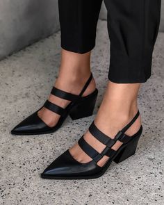 Travel Sandals, Mid Heel Shoes, Sandal Online, Mid Heel Sandals, Dress Flats, Chunky High Heels, Fashion Sandals, Cheap Fashion, Crazy Shoes