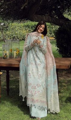 Eid Outfit Ideas, Desi Dress, Desi Fashion Casual, Pakistani Fancy Dresses, Pakistani Dresses Casual, Beautiful Pakistani Dresses, Salwar Kamiz, Indian Dresses Traditional, Simple Pakistani Dresses