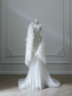 Wedding Dress With Feathers, Dress With Feathers, Gowns Dresses Elegant, 파티 드레스, Pretty Wedding Dresses, Fantasy Dresses, White Wedding Dress, Dream Wedding Ideas Dresses, Prom Dress Inspiration