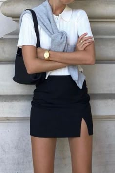 Minimalist Summer Outfits, Clubbing Outfit, Boss Style, Fancy Fits, White Knit Top, Minimalist Summer, Looks Street Style, Pinterest Outfits, Mode Inspo