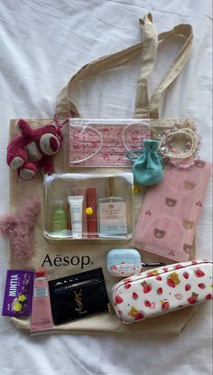 What Is In My Bag, Cute Essentials, Aesthetic Bags, Summer Tote Bags