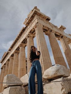 Best & Aesthetic Europe Travel Outfits Ideas Greece Pics Ideas, Greece Pose Ideas, Acropolis Greece Outfit