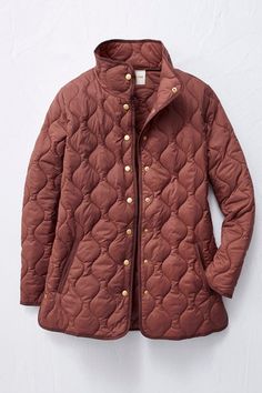 The one-coat wonder for crossing seasons – ultra-lightweight and packable, with a chill-chaser mockneck and full snap front. Side slits have snap closures. | Women's WanderLite Quilted Jacket - Burnished Canyon - PS - Petite Size Quilted Fall Jacket, Quilted Jacket Outfit, Outfits Styling, Womens Quilted Jacket, Crystal Fashion, Quilt Jacket, Jacket Outfit, Midnight Navy, Fall Jackets