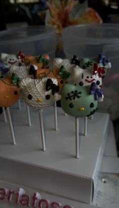 there are many cake pops decorated like animals