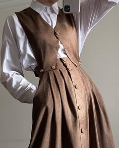 Fashion idea Brown Dress Aesthetic, Vintage Study, Academia Outfits, Academia Fashion, Old Fashion Dresses, Mode Boho, Dress Aesthetic, Dark Academia Aesthetic, Academia Aesthetic